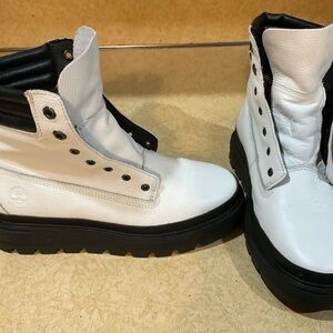 Timberland  RebotL, een stride size 6 woman white and black leather ankle  boots
